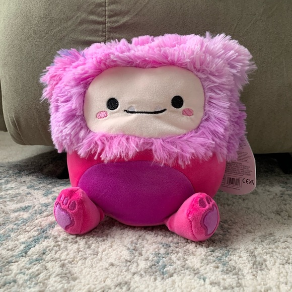 Yeti Squishmallows “Woxie” - 7 inch - Picture 1 of 3